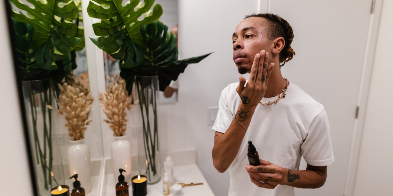 Bakuchiol vs. Retinol: The Battle of the Age-Defying Titans